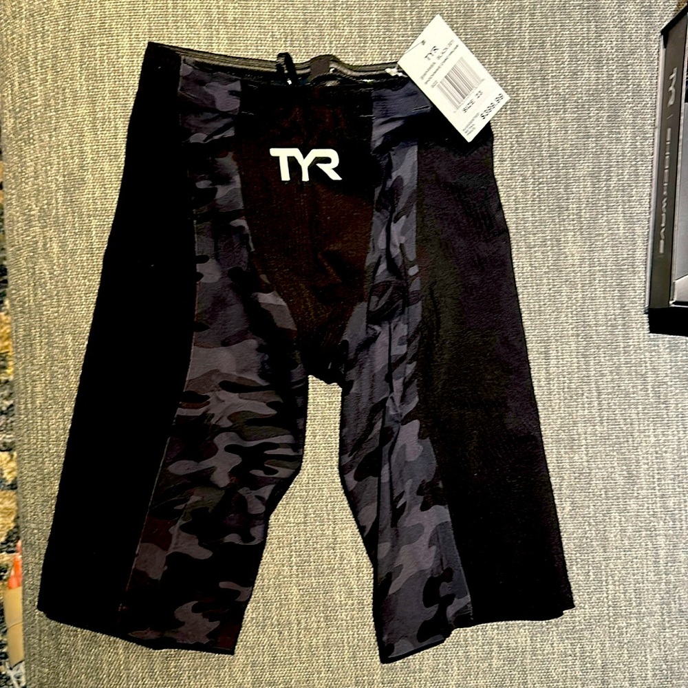 Brand NEW TYR Shockwave High Waisted Size 23. Tags still on!